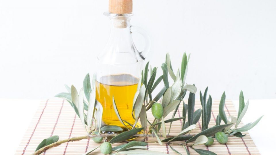 8 usos inesperados y utilisimos del aceite de oliva…fuera de la cocina!