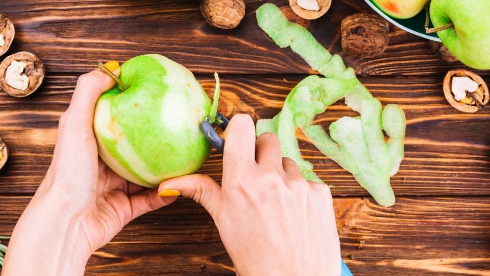 Cáscara de manzana: tres usos geniales que seguro no conocías