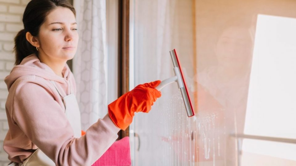 Limpia los cristales de las ventanas en solo 4 pasos y olvídate de la suciedad acumulada
