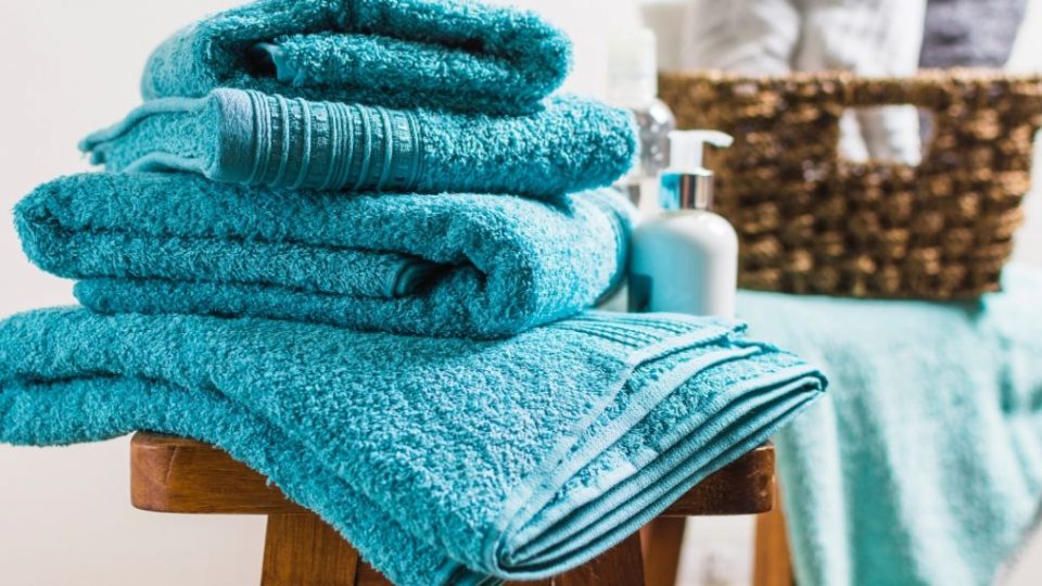 Elimina y previene el olor a humedad en las toallas con estos simples trucos