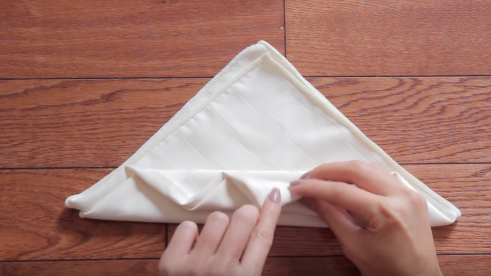 Cómo doblar servilletas de papel de manera original y fácil