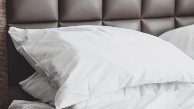 ¿Cómo eliminar el mal olor de las almohadas? La receta con bicarbonato que nunca falla