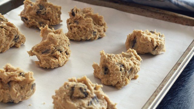 Receta: Prepara galletas de chispas de chocolate con harina de hot cakes