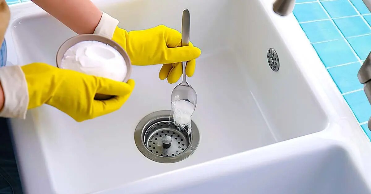 7 consejos para desatascar el lavabo del baño o el fregadero de la cocina