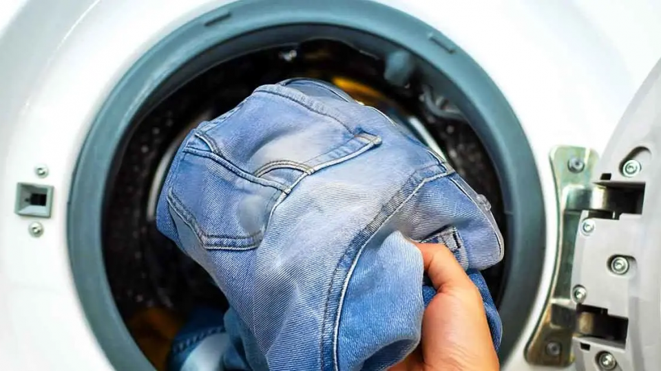 10 errores comunes que cometemos al lavar la ropa y cómo evitarlos