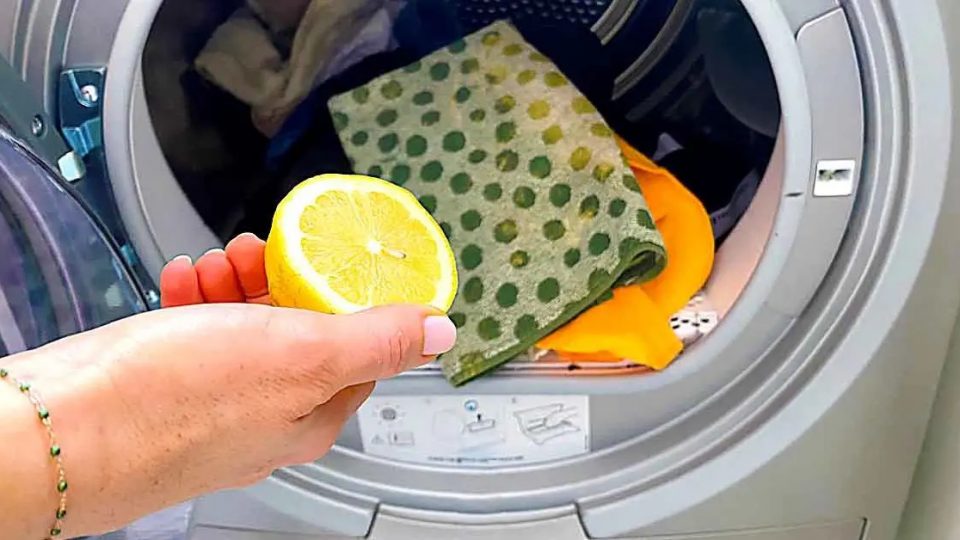El truco más efectivo para eliminar todos los malos olores que persisten en la ropa después del lavado