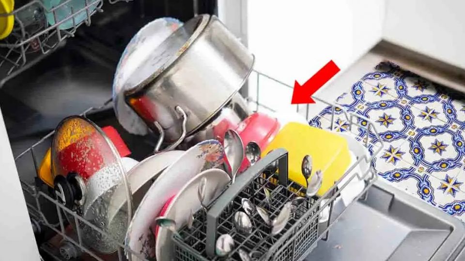 No vuelvas a cometer este error antes de poner los platos en el lavavajillas
