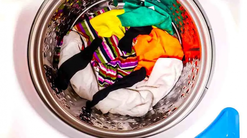 Aquí le mostramos cómo deshacerse de los malos olores de su lavadora por menos de un dólar