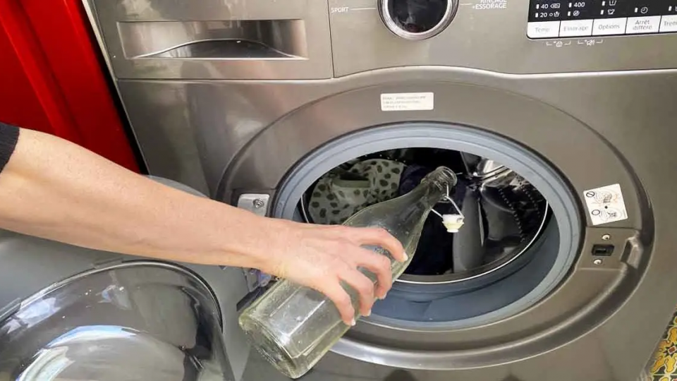Aquí se explica cómo limpiar a fondo la lavadora con un truco genial