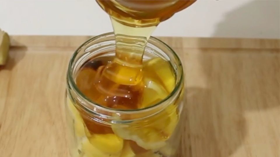 Una receta con limón, cúrcuma y jengibre: una bebida medicinal para tratar y prevenir resfriados y gripes