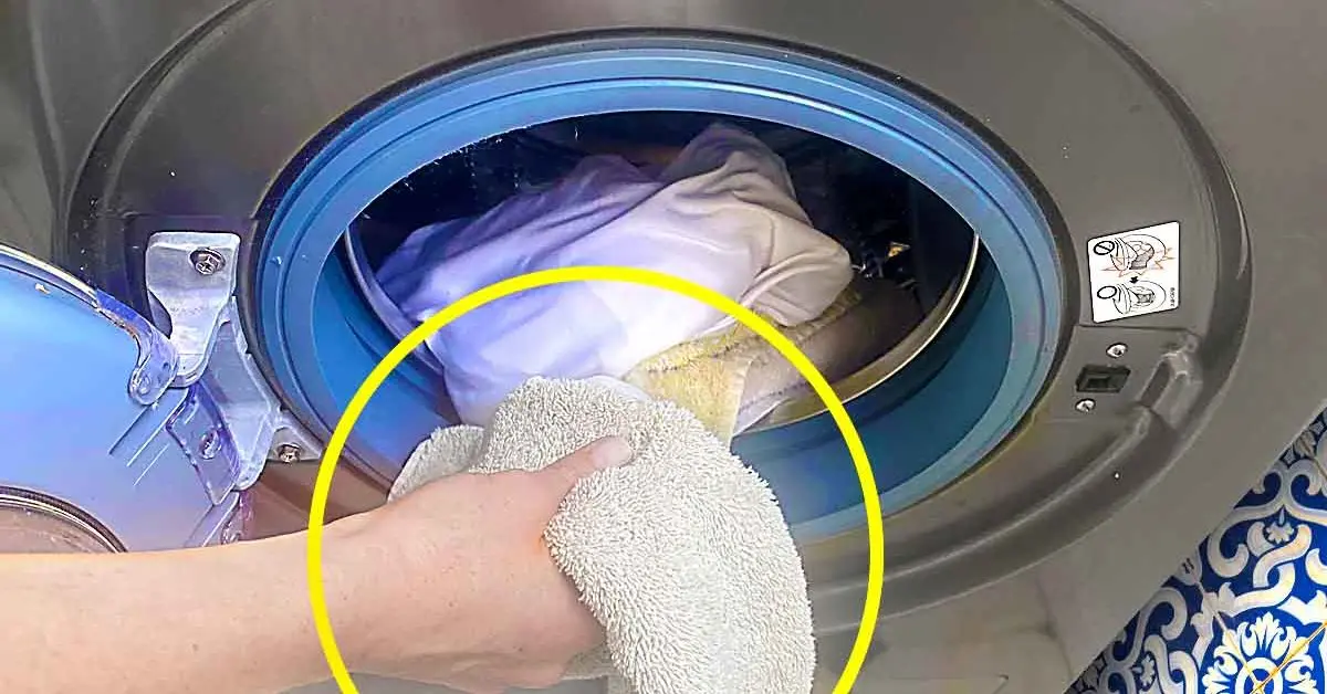 Una toalla es suficiente para resolver estos 4 problemas de la lavadora