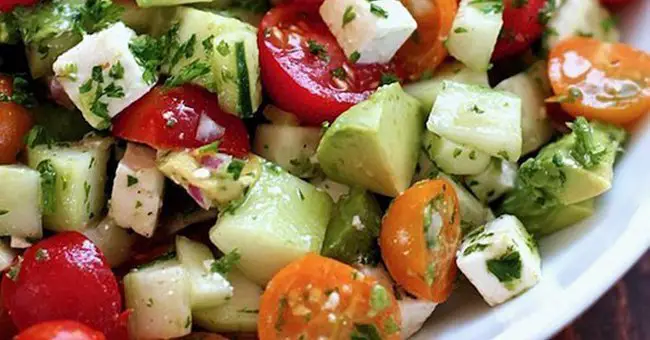 Receta: la ensalada adelgazante que depura, expulsa líquidos y quema grasas