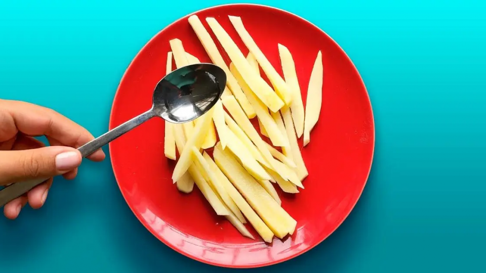 El truco para tener patatas fritas crocantes: solo tienes que añadir un ingrediente que tengas en casa