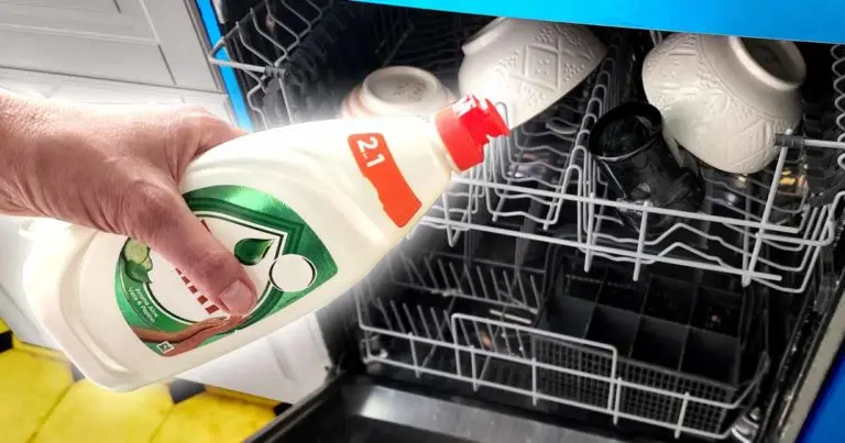 ¿Por qué es importante poner detergente líquido en el lavavajillas? El truco que lo cambia todo