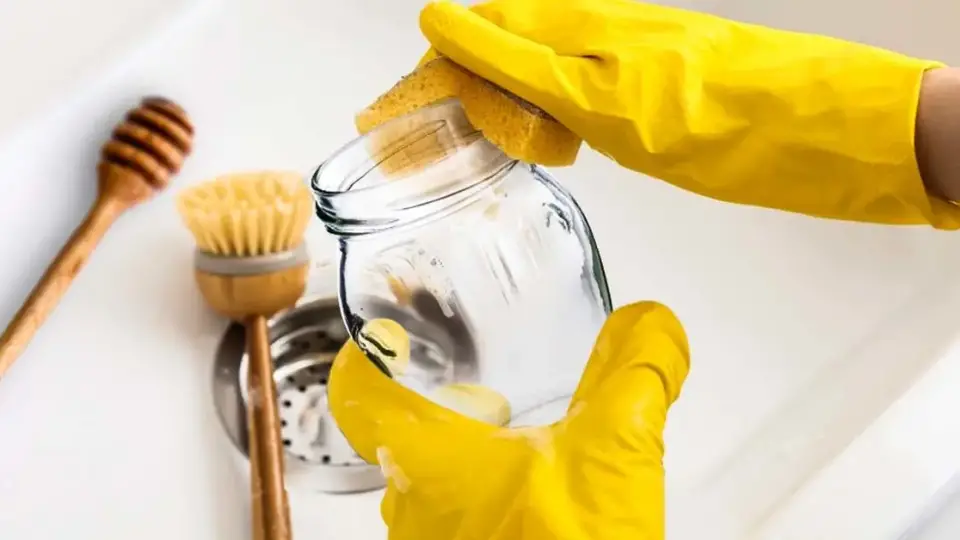 ¿Por qué hay que lavar bien el tarro de miel antes de tirarlo?