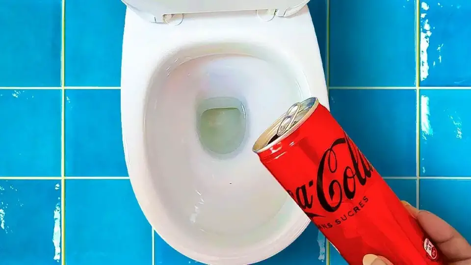 ¿Cómo limpiar el inodoro con coca cola?