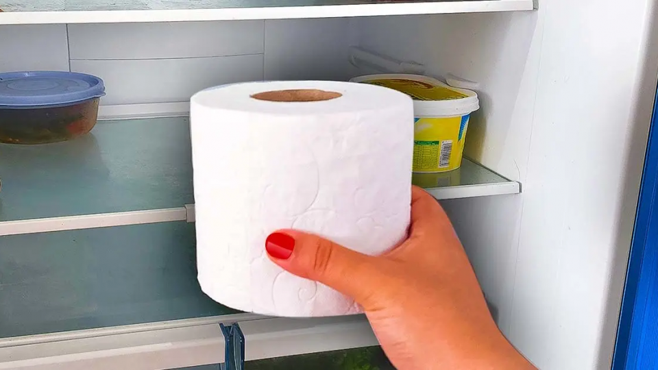 Pon papel higiénico en la nevera: el truco  que soluciona un problema que todos tenemos