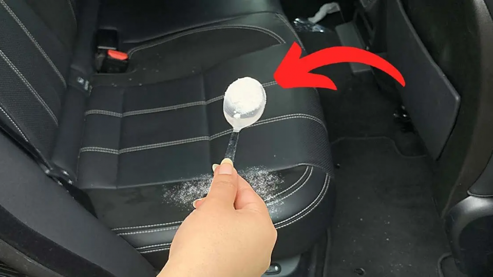 Espolvorea bicarbonato de sodio en tu automóvil: es la solución a un gran problema común