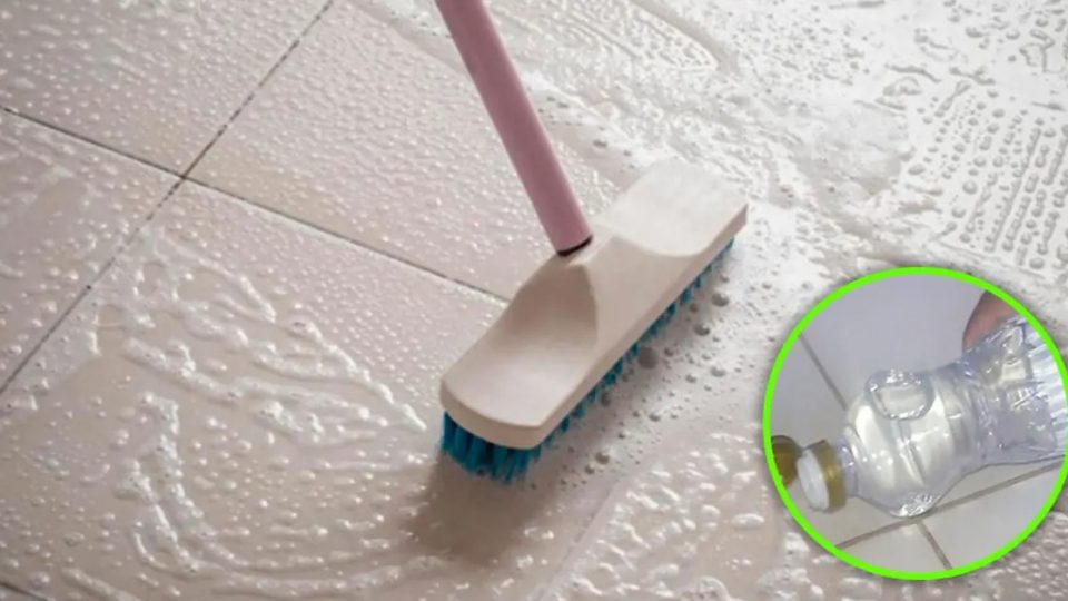 Cómo hacer un limpiador de pisos con vinagre que no deje rayas y limpie las lechadas