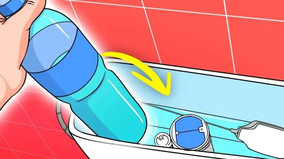 Pon una botella de agua en la cisterna del váter: el truco genial para ahorrar mucho dinero