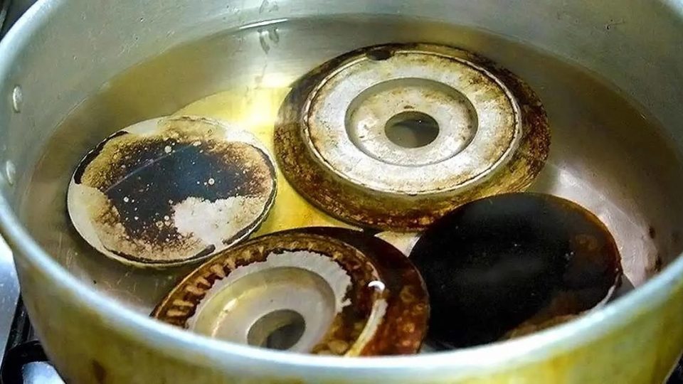 ¿Cómo se limpian los aros de estufa quemados? 2 consejos simples y efectivos