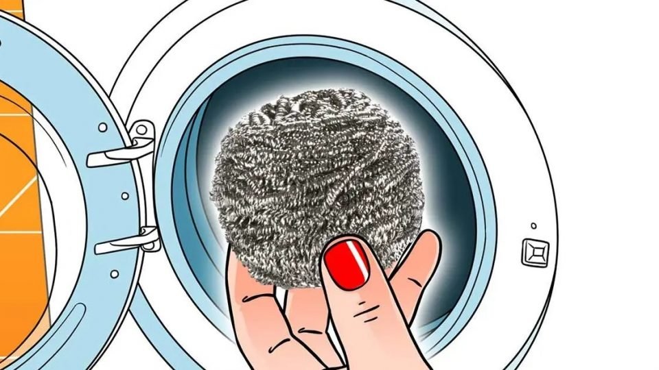 ¿Por qué poner una esponja de lana de acero una vez al mes en la lavadora? El truco inteligente que lo cambia todo