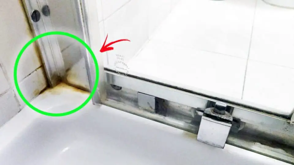 La forma fácil de eliminar el MOHO de la silicona de la ducha