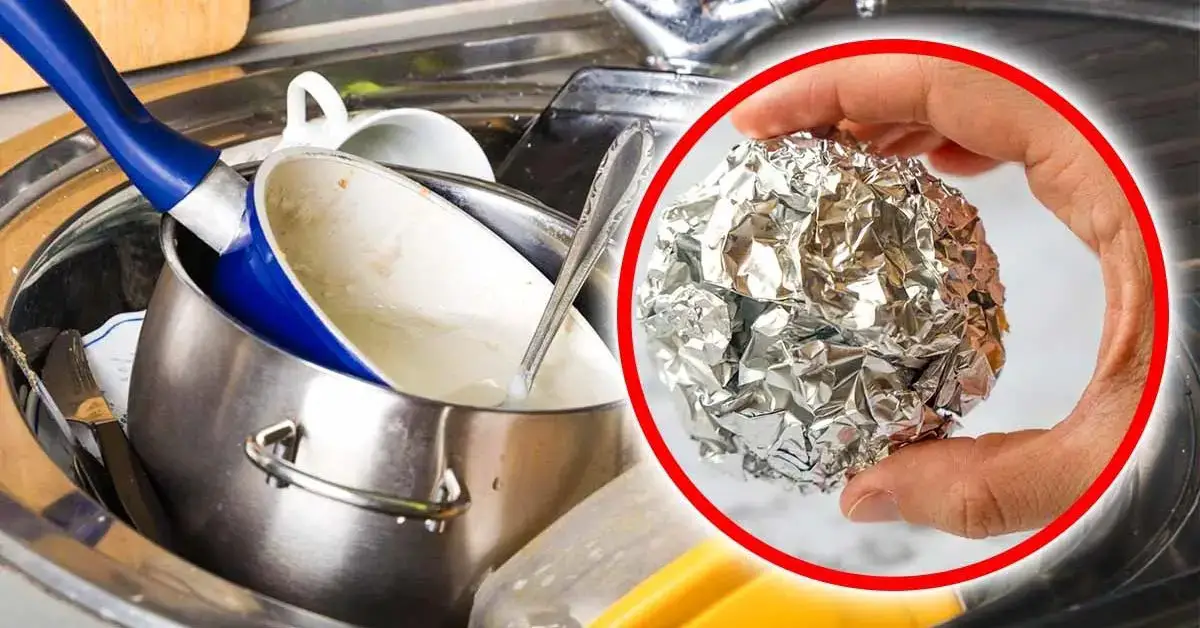 ¿Cómo usar papel de aluminio para limpiar sartenes y ollas quemadas?