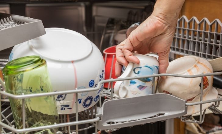 10 cosas que nunca debes poner en el lavavajillas