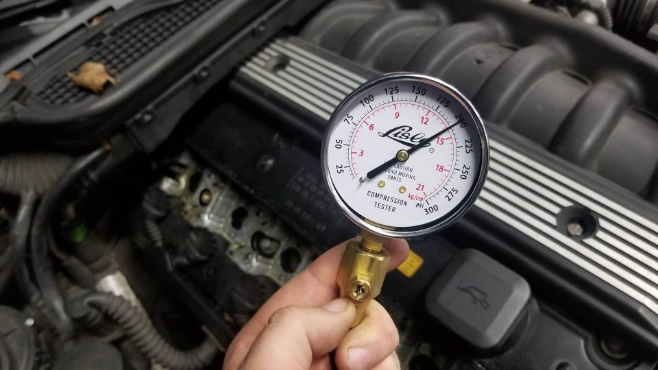 Cómo comprobar el desgaste del motor de tu coche en 5 minutos: ¡es muy sencillo!