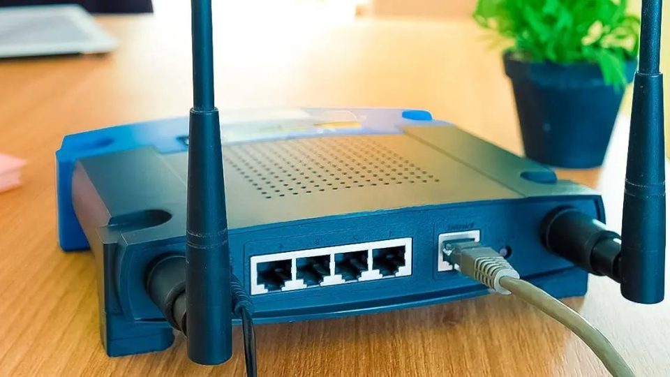 Este es el único lugar de la casa donde nunca debes colocar tu router Wi-Fi: tendrás mala conexión