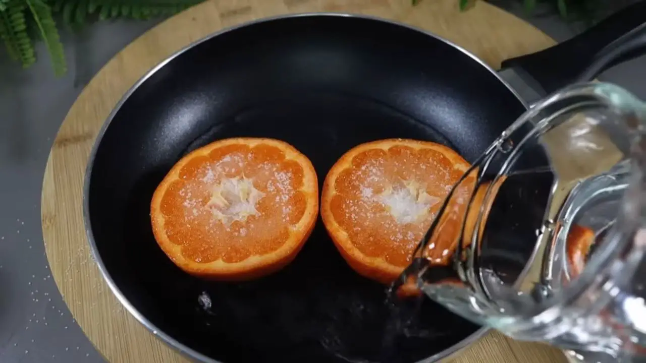 Sumergir las naranjas en agua y azúcar: esto es lo que sucede al poco tiempo