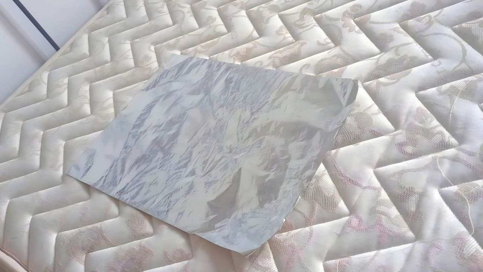 Papel de aluminio, ponlo sobre el colchón antes de acostarte: el antiguo método chino
