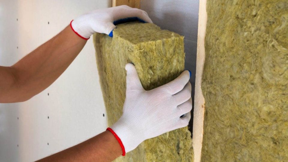 ¿Cómo aislar las paredes de la casa para que no entre el frío? El punto de inflexión