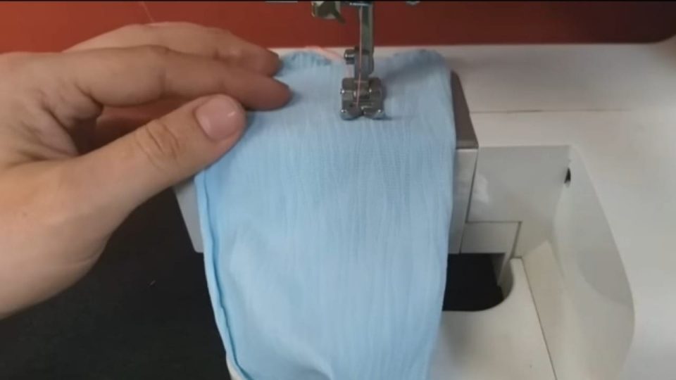Aguja, así es como se usa para coser lycra: revelan el truco de las costureras