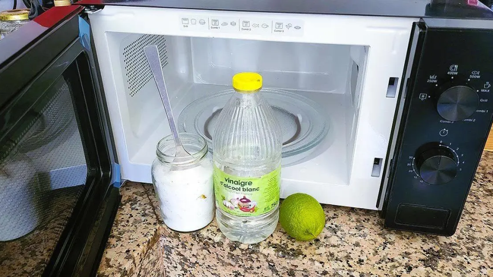 10 consejos para una limpieza perfecta del horno de microondas