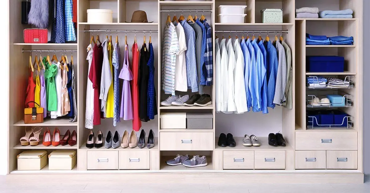 21 ideas para guardar la ropa cuando no tienes espacio en el armario