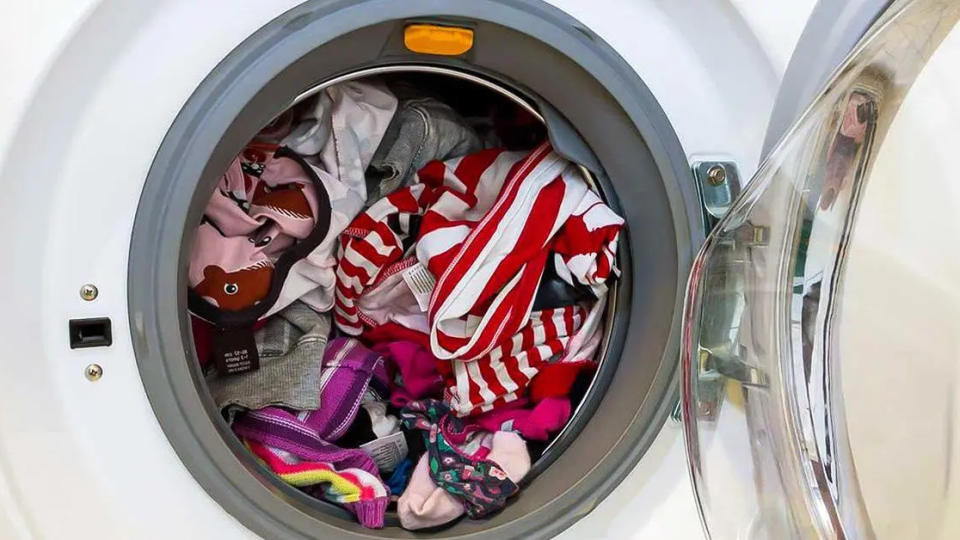 Antes de lavar la ropa, no olvides este paso a menudo olvidado: evitarás sorpresas desagradables
