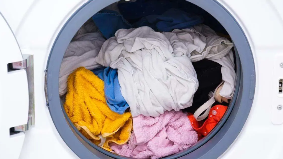 ¿Cuánto tiempo puedes dejar tu ropa mojada en la lavadora?