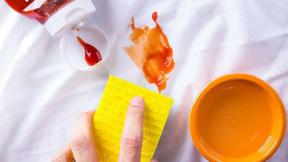 ¿Cómo quitar las manchas de salsa de tomate de forma eficaz?