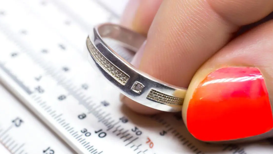 ¿Cómo medir y saber tu talla de anillo en casa?