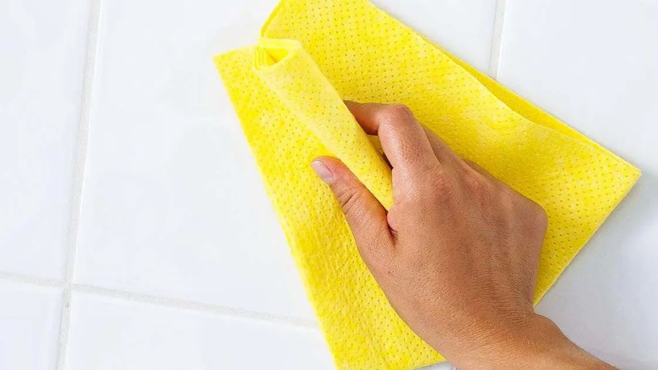 Consejos para limpiar azulejos de baños y cocinas: la guía completa