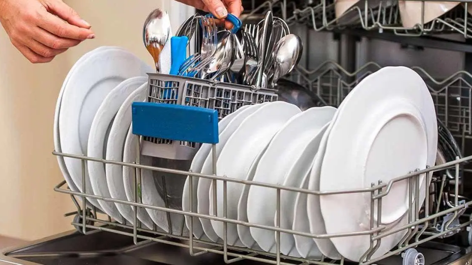 ¿Qué utensilios no se recomienda lavar en el lavavajillas?