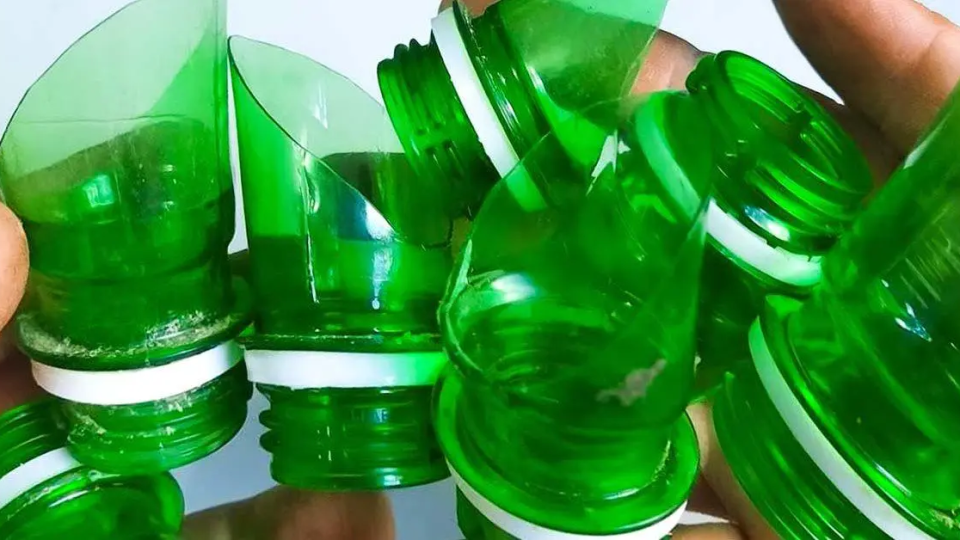 Reciclaje de botellas de plástico: ¿cómo hacer una fuente para el jardín?