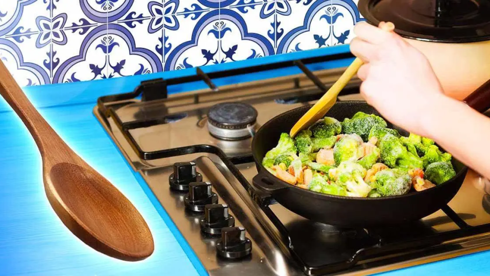 Cuidado con los utensilios de madera: ¿por qué deberías evitar usarlos en la cocina?