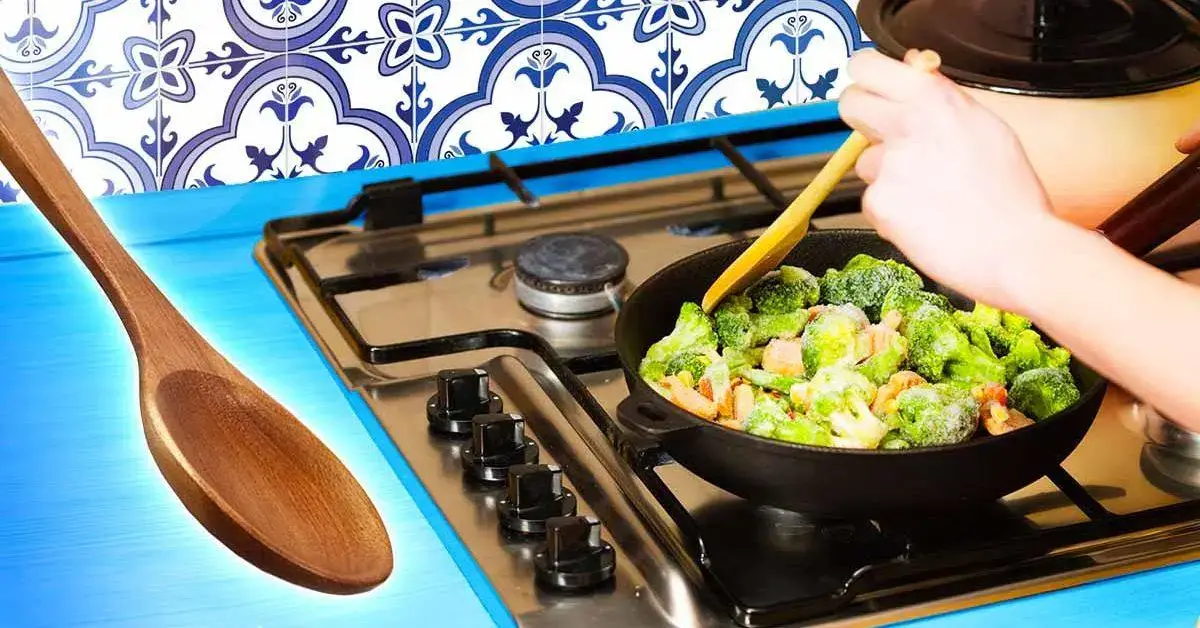 Cuidado con los utensilios de madera: ¿por qué deberías evitar usarlos en la cocina?