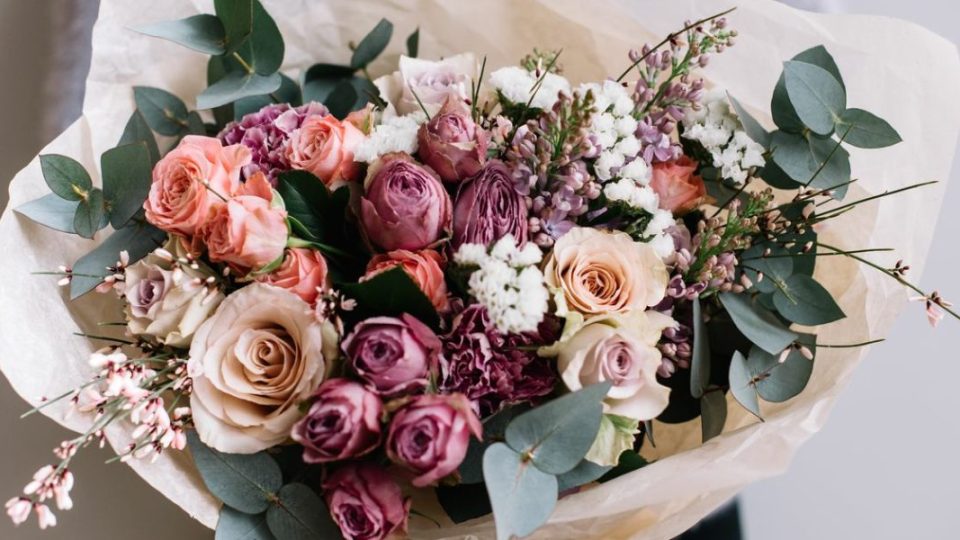 5 consejos de floristas para que las flores cortadas duren más
