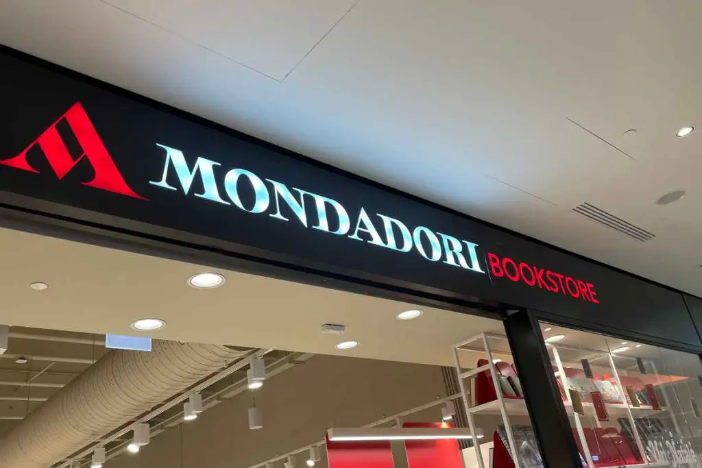 Inaugurada la nueva librería Mondadori en Milán