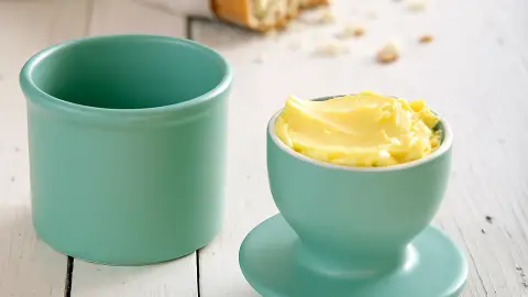 La mantequera francesa: el truco centenario para tener mantequilla suave sin refrigerarla