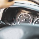 ¿Por Qué los Tanques de Gasolina Están en Lados Diferentes del Auto?